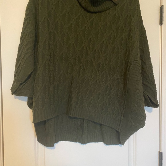 Design History Green Cable Knit Poncho Sweater with Turtleneck - Picture 3 of 5